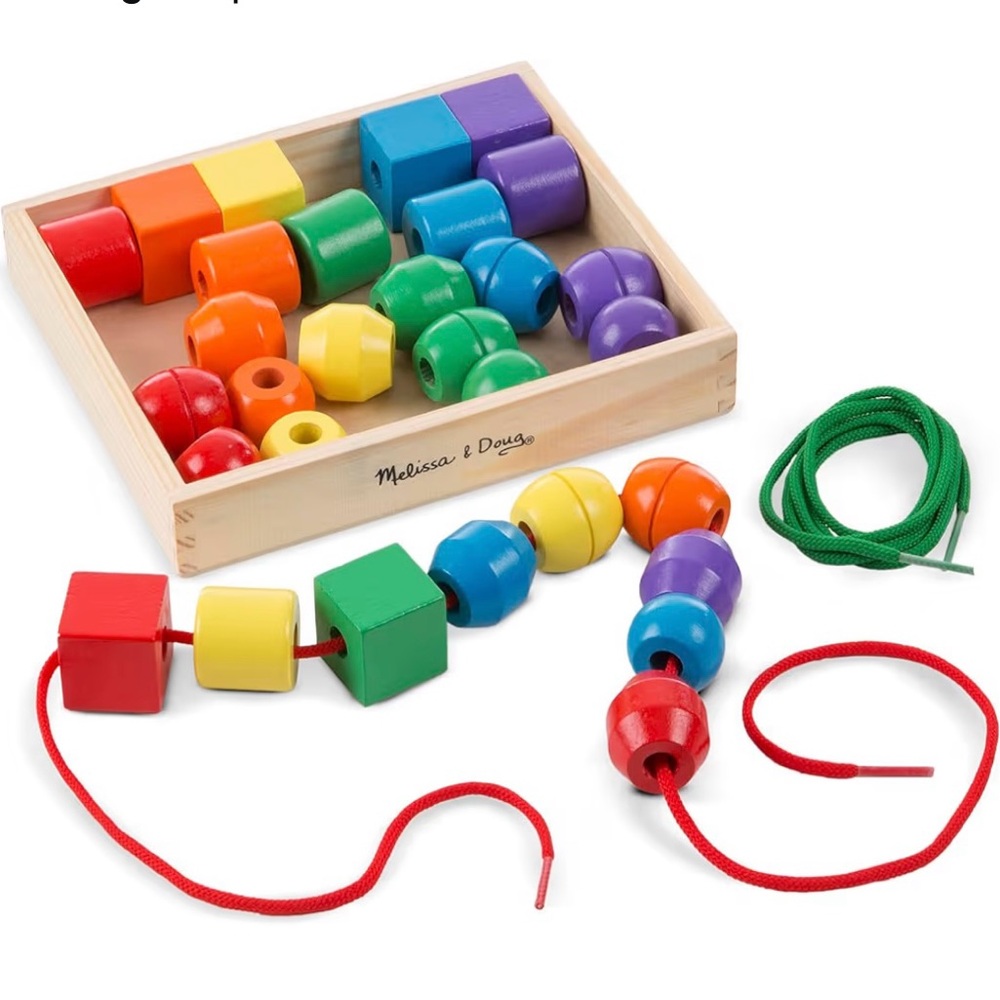 🍀2/$10 Melissa & Doug Primary Lacing Beads Set